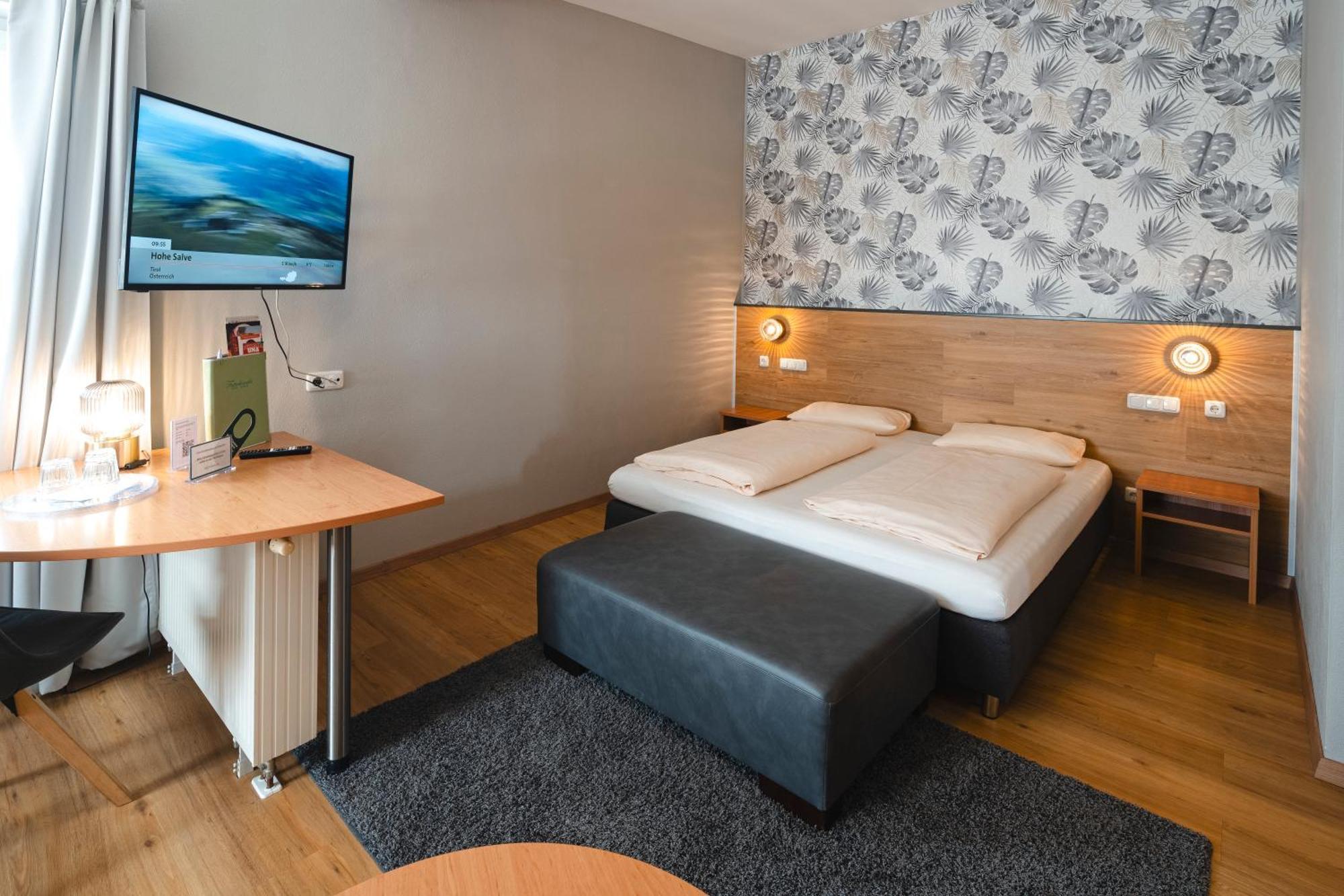 Hotel Pension Futterknecht Burgau Exterior photo
