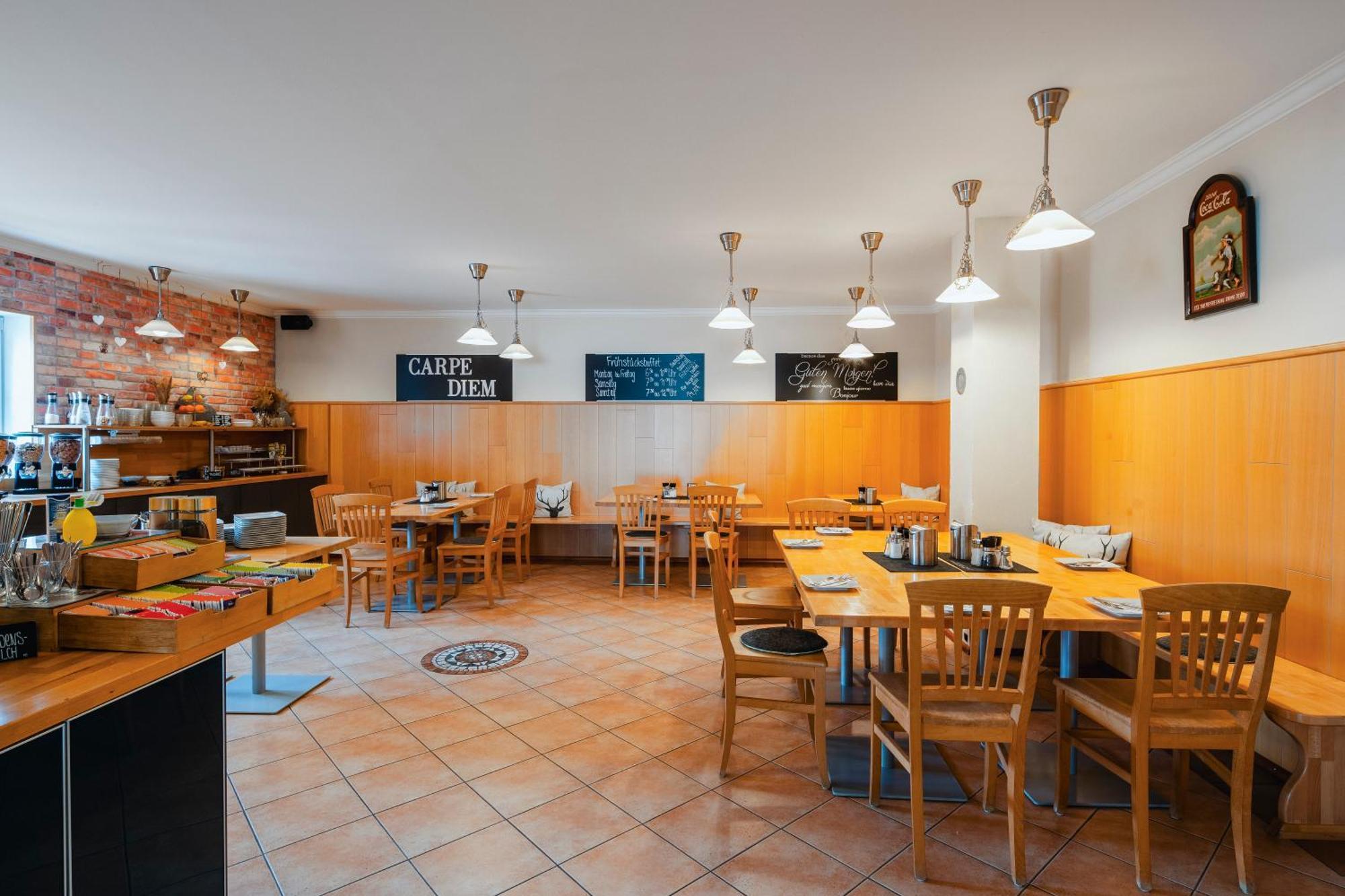 Hotel Pension Futterknecht Burgau Exterior photo